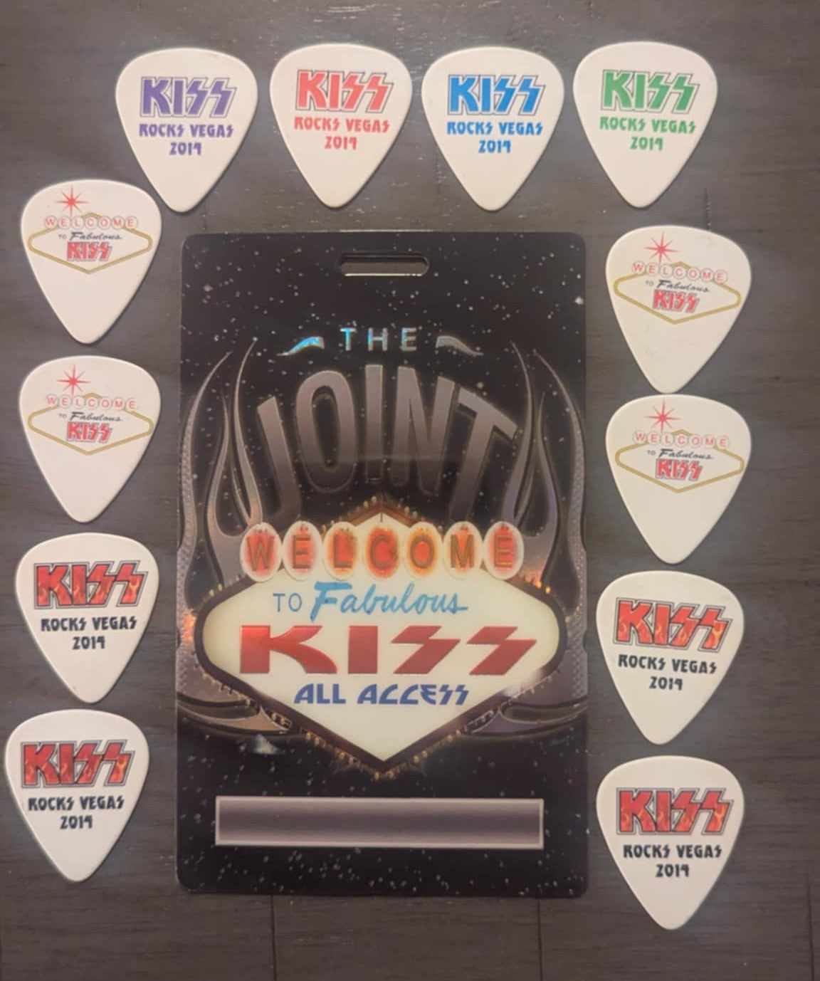 KISS ROCKS VEGAS ALL ACCESS BACKSTAGE PASS w Set of 12 2014 Guitar Picks