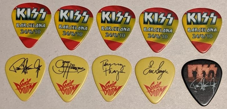 KISS BARCELONA SPAIN 24/6/2010 Sonic Boom Over Europe City Guitar Picks