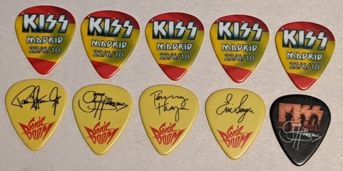 KISS MADRID SPAIN 22/6/2010 Sonic Boom Over Europe City Guitar Picks