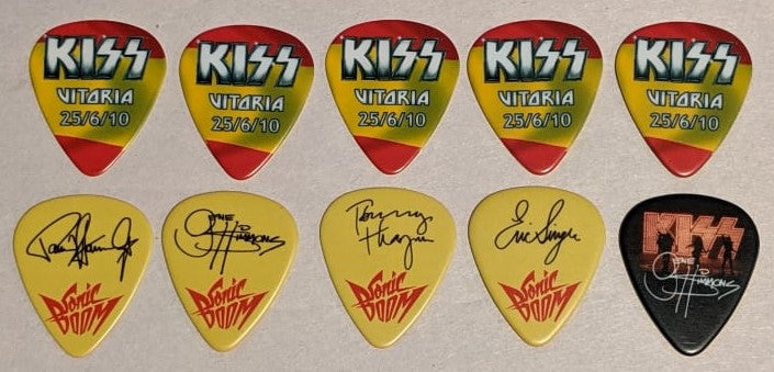 KISS VITORIA SPAIN 25/6/2010 Sonic Boom Over Europe City Guitar Picks